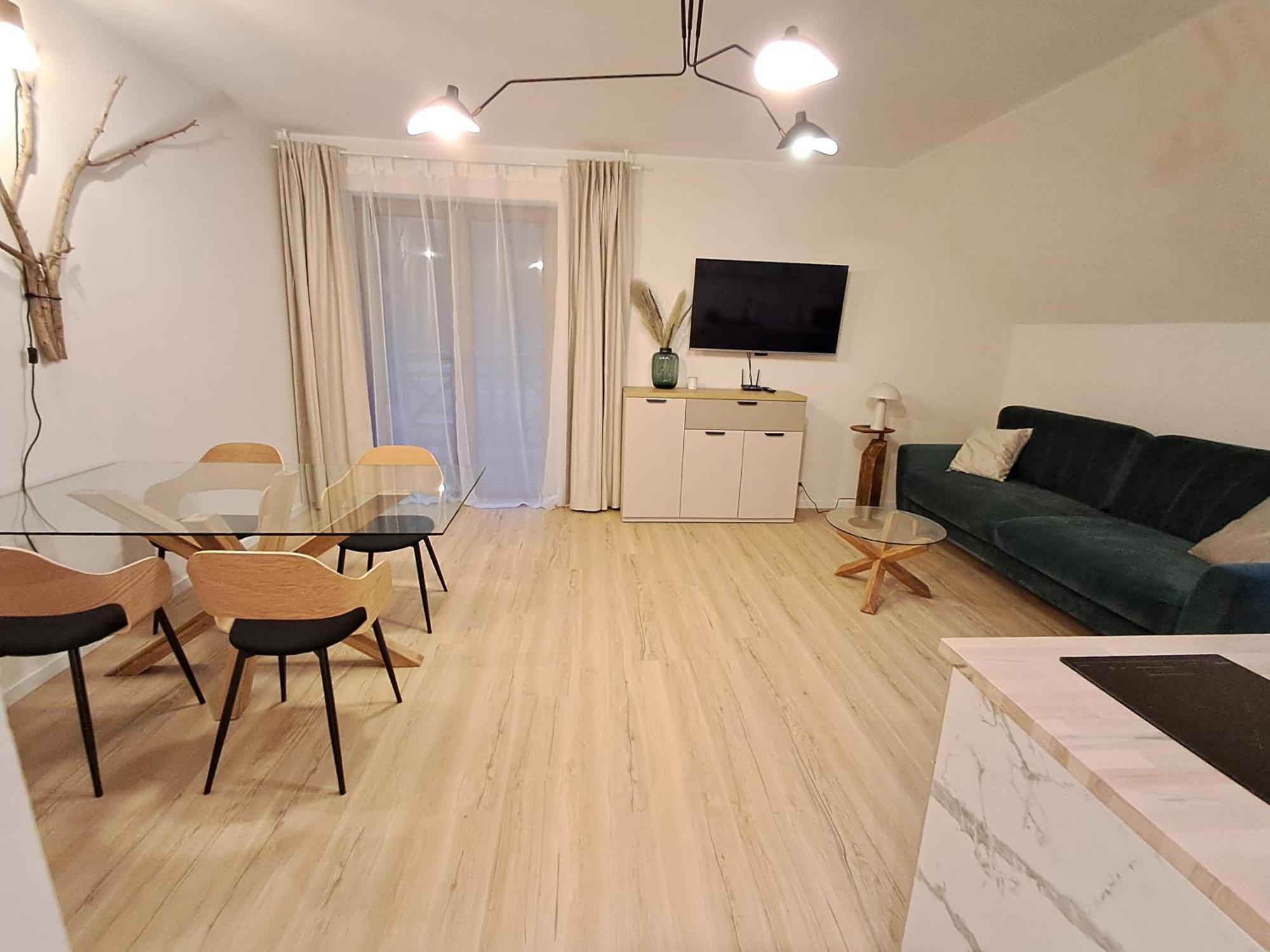 Szklar-ski Apartment